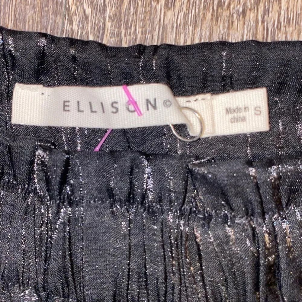Ellison Shorts   - Picture 2 of 3